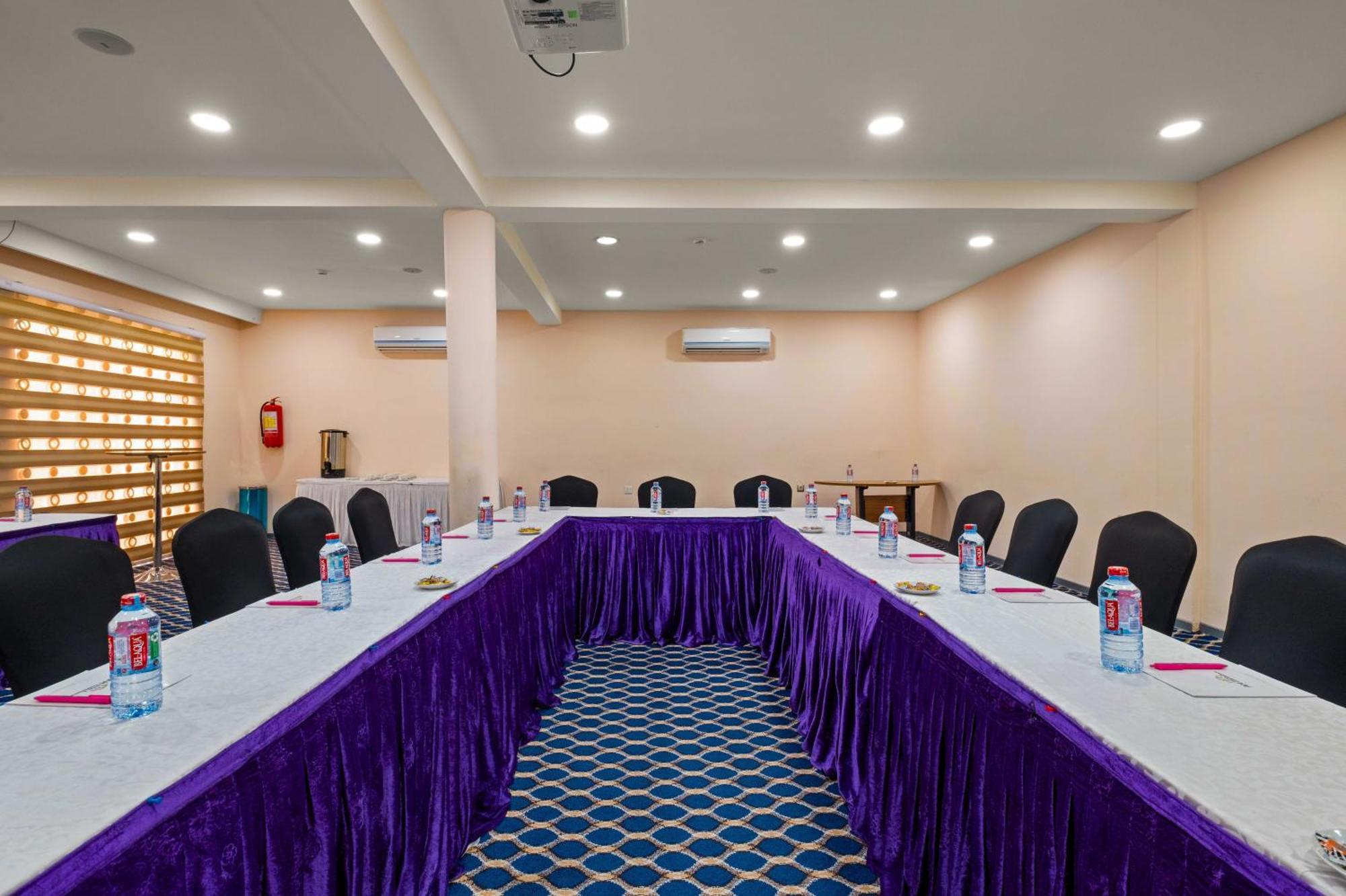 Ah Hotel And Conferences Madina Exterior foto