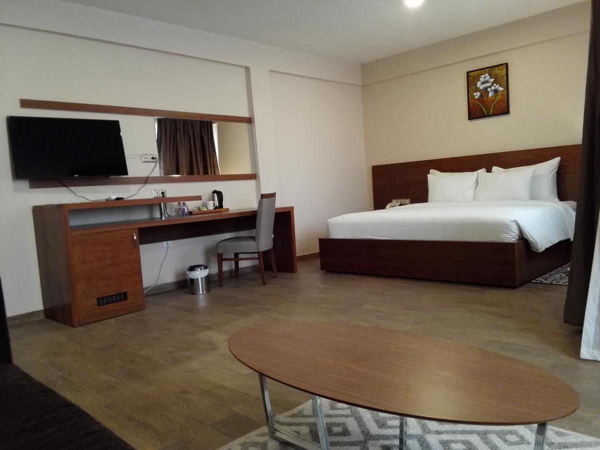 Ah Hotel And Conferences Madina Exterior foto