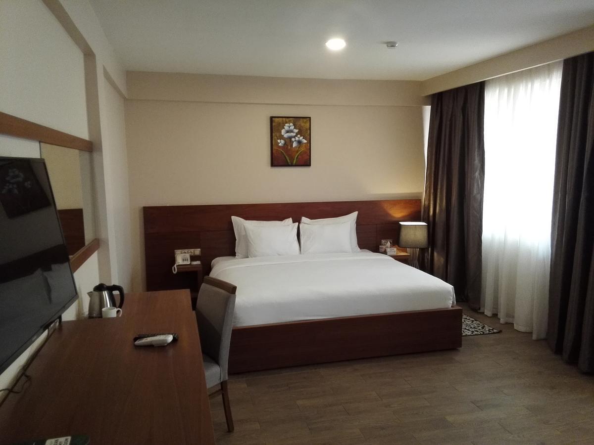 Ah Hotel And Conferences Madina Exterior foto